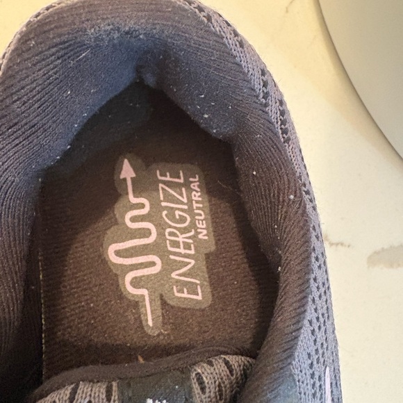 Brooks Women’s levitate 5 size 8 sneakers - Picture 4 of 8